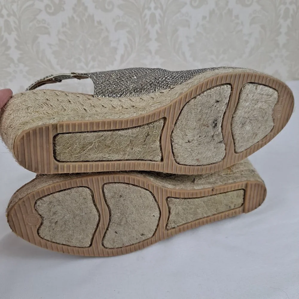 White Mountain Size 6M Gold Glitter Fabric Upper Sandals Wedge Heel Espadrille